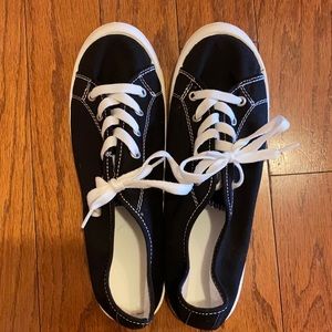 Size 10 Women’s Black Sneakers